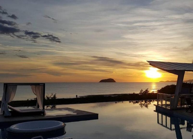 Ape Estilo Resort C/ Pe Na Areia E Vista Mar, Proximo Ao Beto Carrero Piçarras Exterior foto