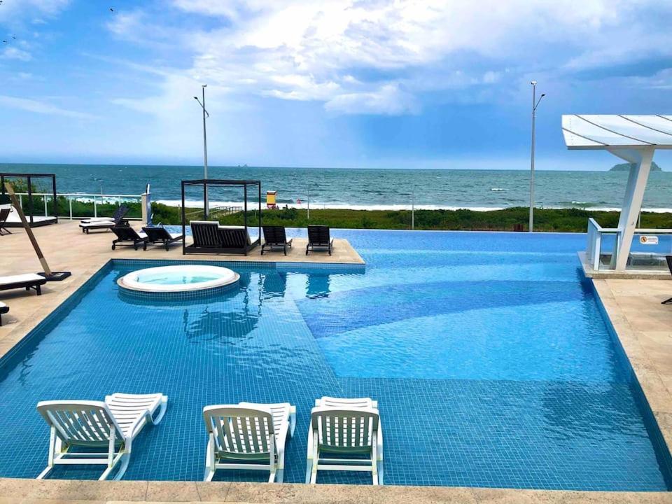 Ape Estilo Resort C/ Pe Na Areia E Vista Mar, Proximo Ao Beto Carrero Piçarras Exterior foto
